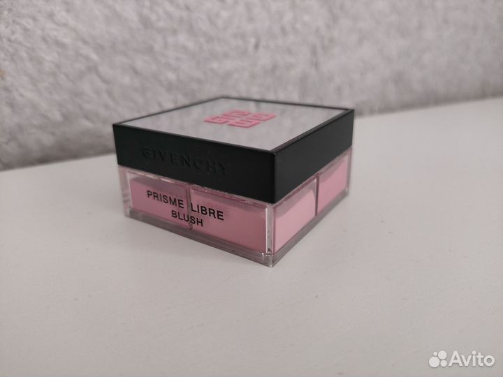 Givenchy румяна