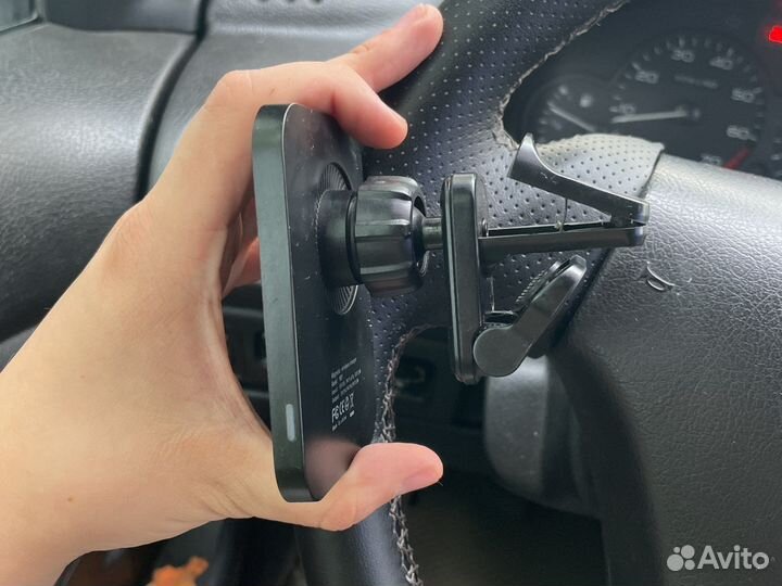 Магнитная зарядка-держатель MagSafe