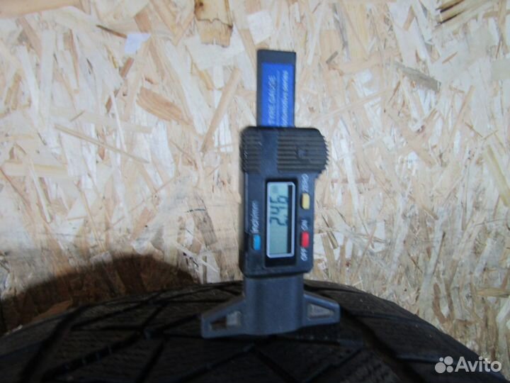 Bridgestone Blizzak DM-V2 255/55 R18