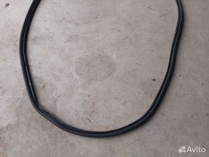 Уплотнитель двери передней левой skoda superb 3