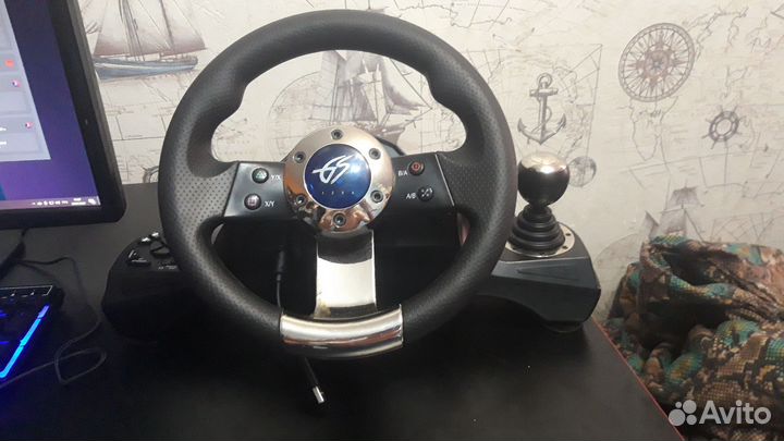 Игровой руль с педалями