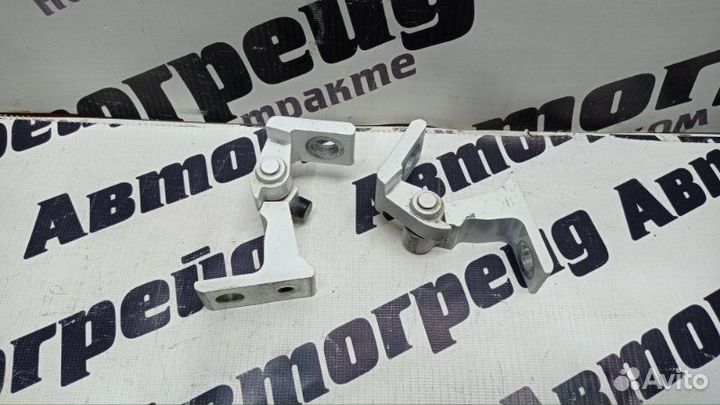 Петля дверная передняя правая Audi A4 8K2 cdhb