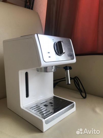 Кофемашина рожковая DLonghi ECP33.21 w белая