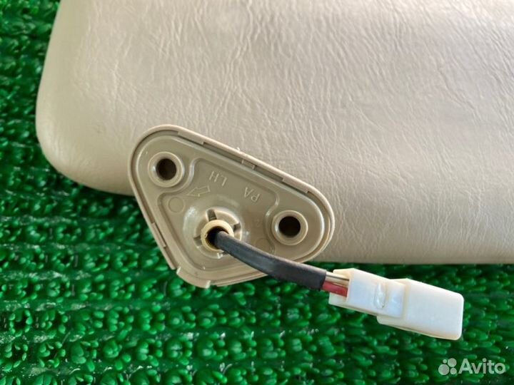 Козырек солнцезащитный лев. Toyota Land cruiser, L