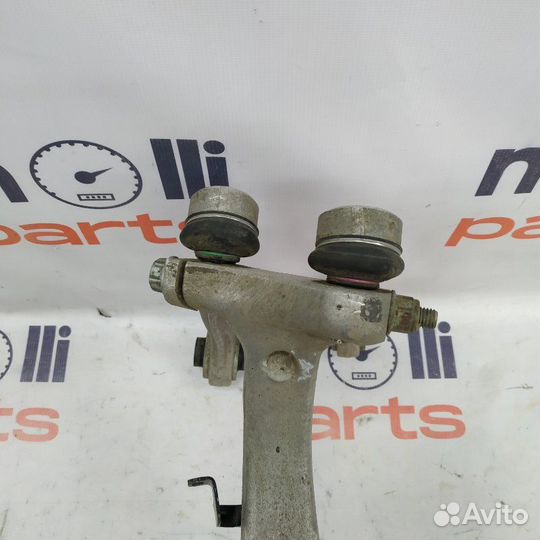 Кулак поворотный передний правый Audi A5 8W 2018