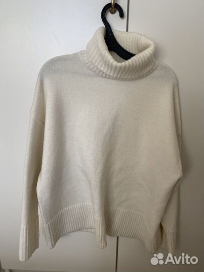 Свитер женский белый