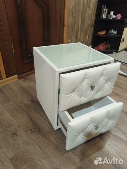 Тумба прикроватная