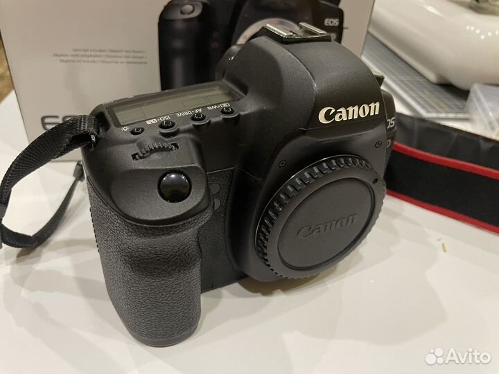 Зеркальный фотоаппарат Canon EOS 5D Mark II