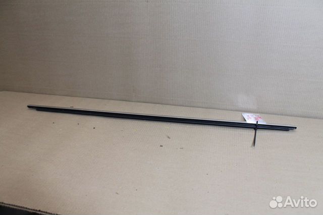 Накладка стекла заднего правого Volkswagen Tiguan