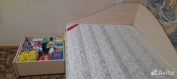 Кровать с 3 выкатными ящиками бу