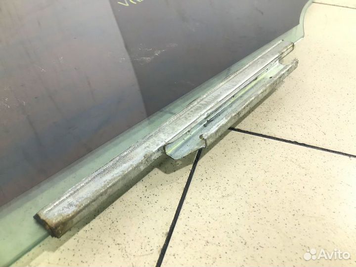 Стекло задней правой двери