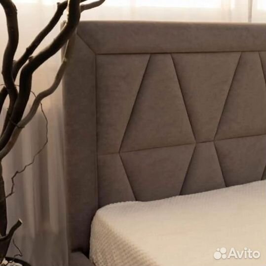 Кровать с матрасом 160х200