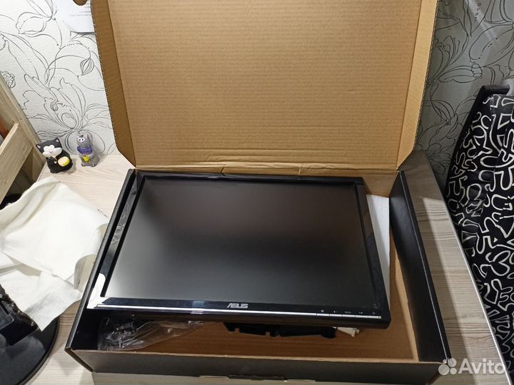 Монитор для компьютера Asus vw198 размер 19'