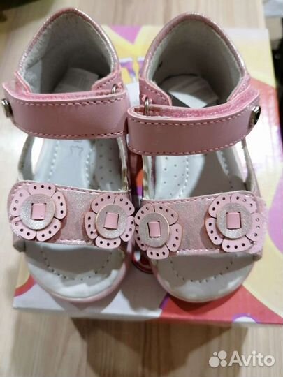 Босоножки для девочки новые 20размер