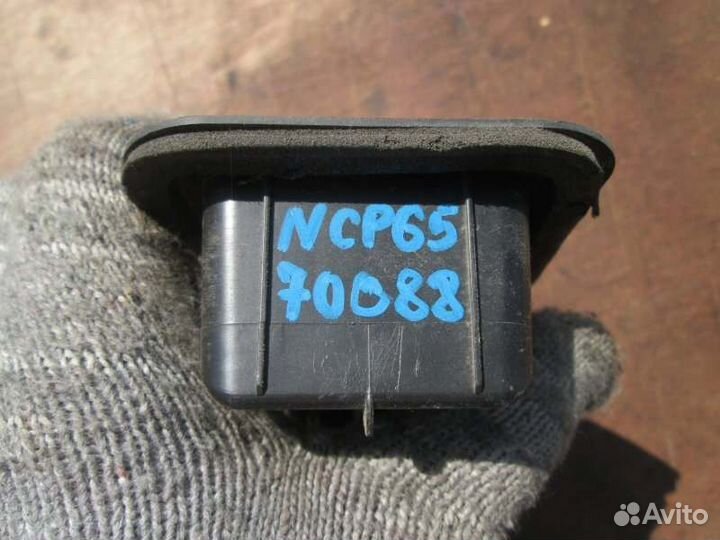 Клапан вентиляции салона Toyota Ist NCP65 1NZ-FE