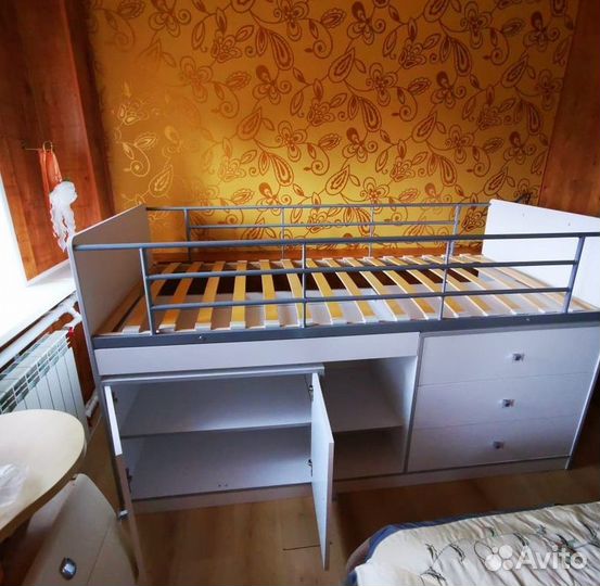Детская кровать чердак со столом