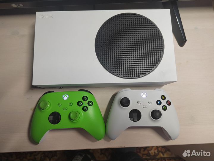 Xbox series s + 2 геймпада