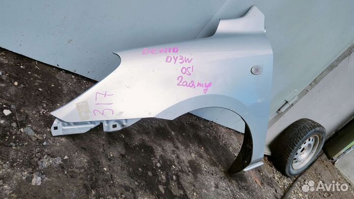 Крыло переднее левое Мазда Демио