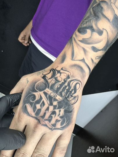 Тату в студии