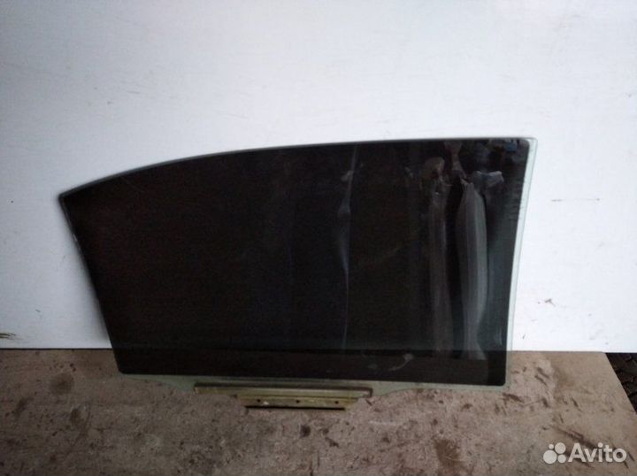 Стекло заднее левое Toyota Avensis II 2003-2008