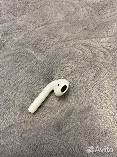 Правый наушник Apple Airpods