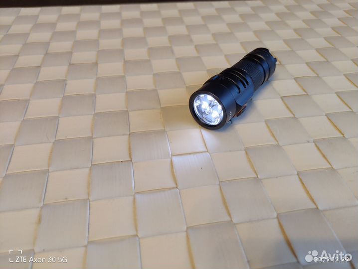 Продаю фонарь Astrolux s42