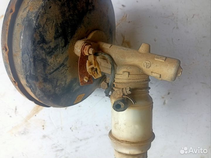 Усилитель тормозов вакуумный Renault Logan 1