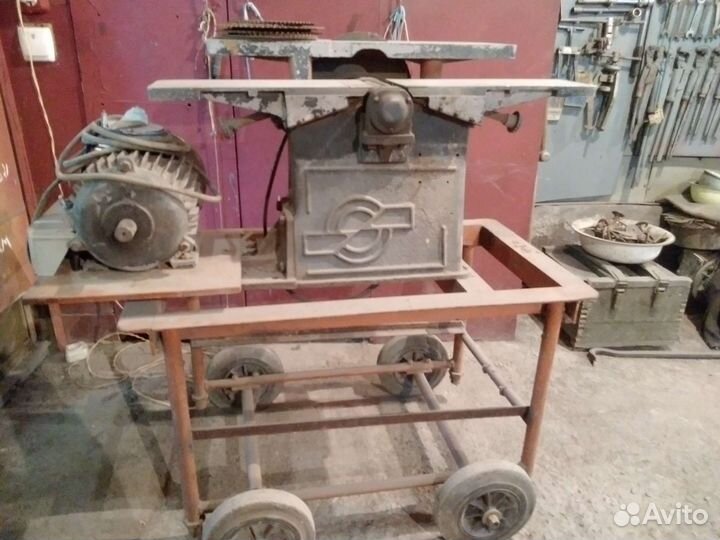 Деревообрабатывающий станок