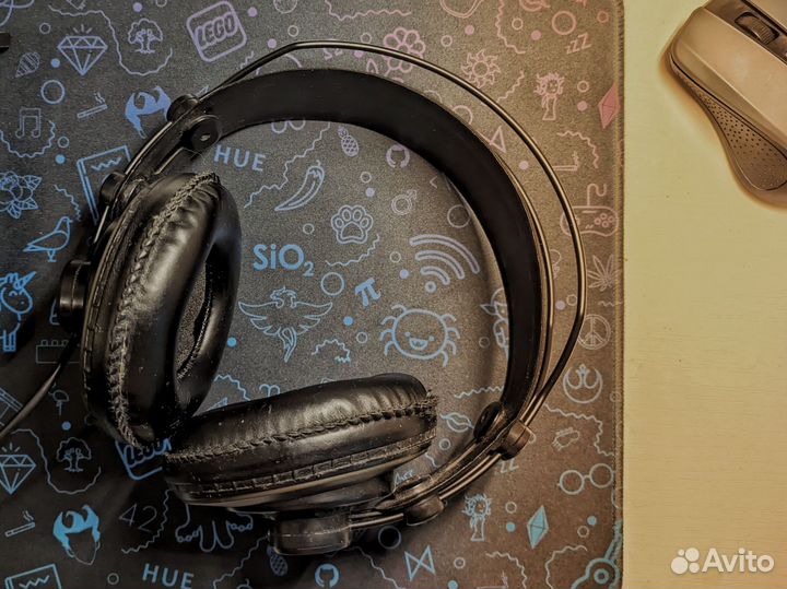 Студийные наушники Samson SR850