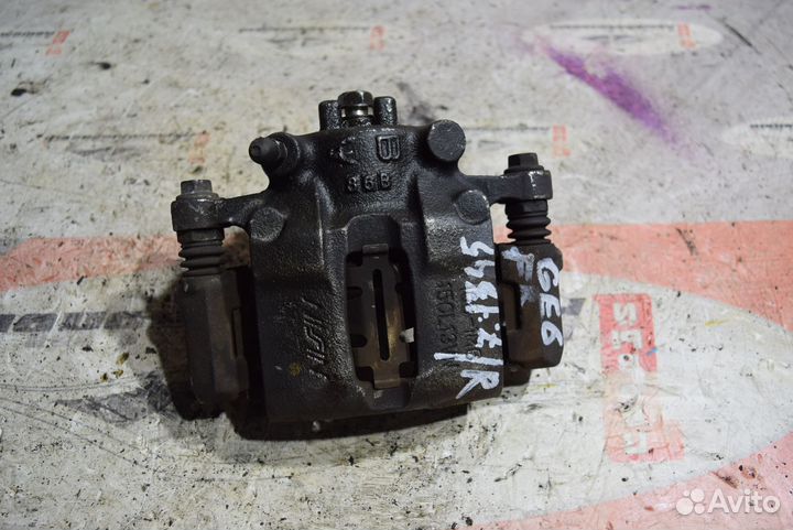 Суппорт перед право c Honda Fit GE6 L13A