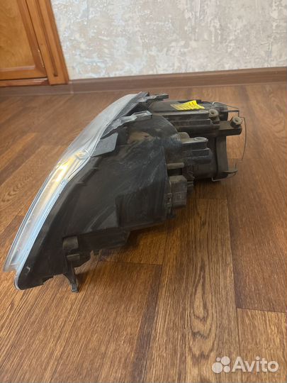 Фара передняя левая в сборе Volkswagen Caddy 2009