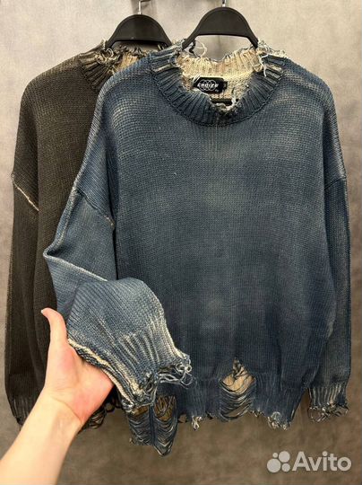 Рваный свитер мужской