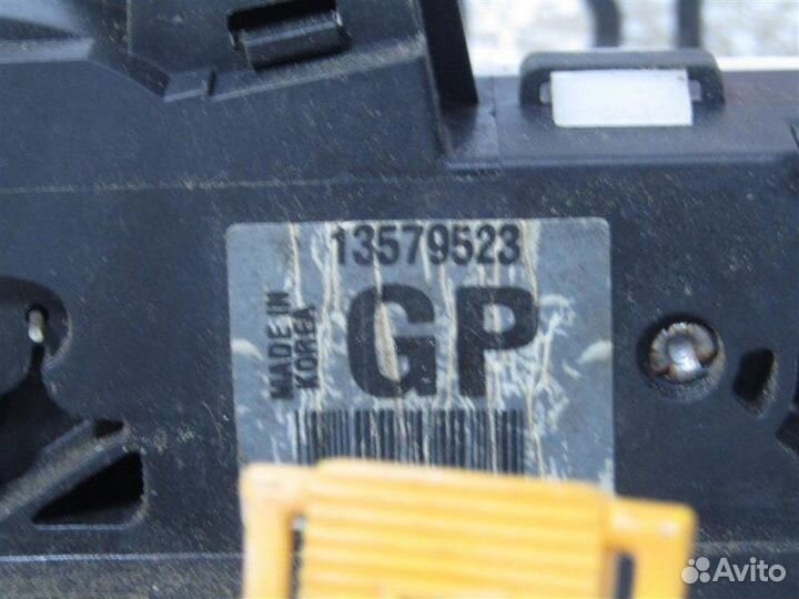 Замок двери передней правой Chevrolet Cruze седан