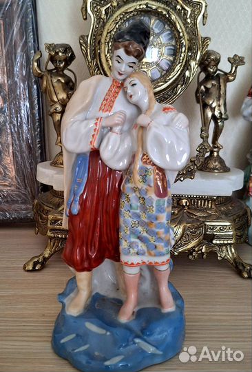 Статуэтка фарфор.