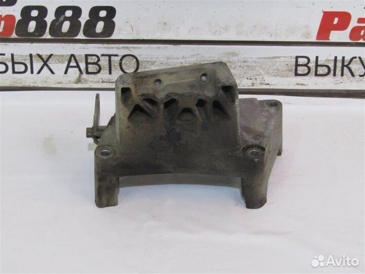 Кронштейн двигателя правый Opel Astra H универсал