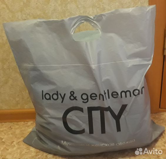 Пакеты с женскими вещами