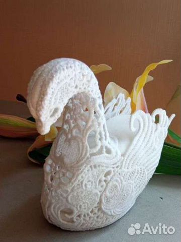 Конфетница вышитая лебедь