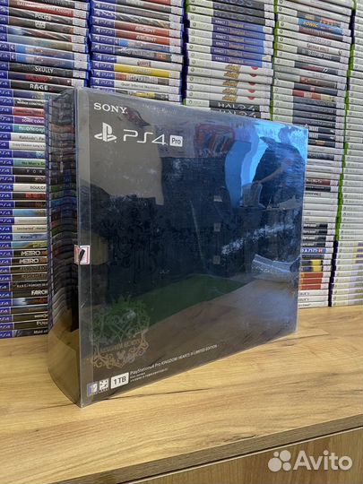 PS4 Pro 7208 Limited Kingdom Hearts III