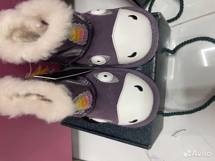 Продам новые угги для девочки эму