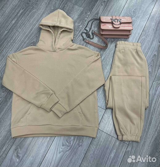 Спортивный костюм женский