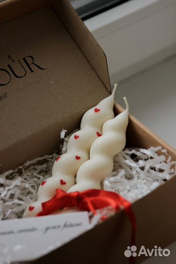 Набор из двух витых свечей с сердечками