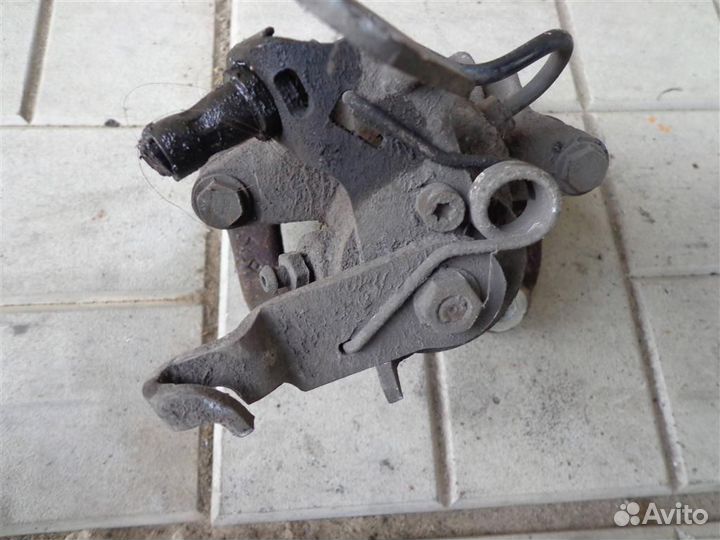 Суппорт задний левый Skoda Octavia A5 1Z