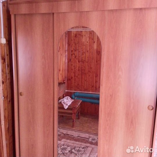 Диван и шкаф