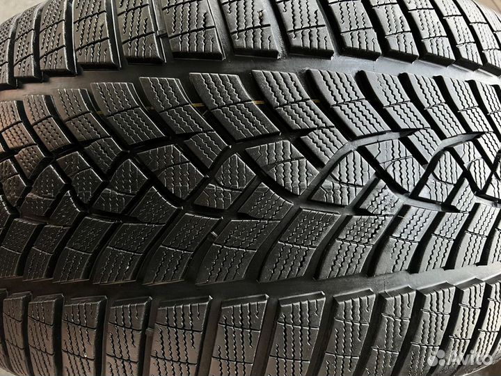 Goodyear UltraGrip Performance Gen-1 295/35 R21