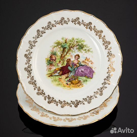 Набор из двух блюд с галантной сценой, фарфор
