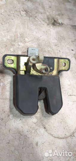 Замок крышки багажника Ауди А4 Б5