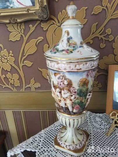 Итальянская ваза Каподимонте, 1950-60-е годы