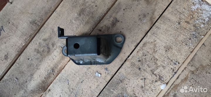 Кронштейн заднего бампера Mitsubishi Outlander XL