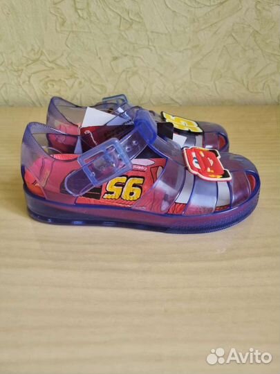 Сандалии новые, р.25