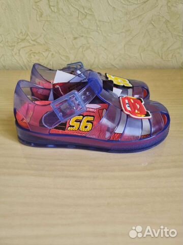 Сандалии новые, р.25